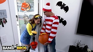 BANGBROS - Teen Evelin Stone Gets Bruno Dickemz'_s Dick In A Pumpkin