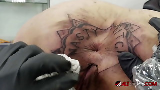 Kitty Jaguar fucked after having her asshole tattooed