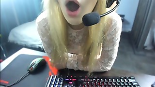 Russian girl-streamer fucked on the broadcast for CS:GO