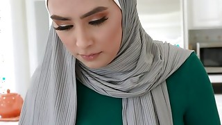 I Caught My Friends Hot Muslim Hijab Step Mom Draining & She Sucked Me Off For My Silence